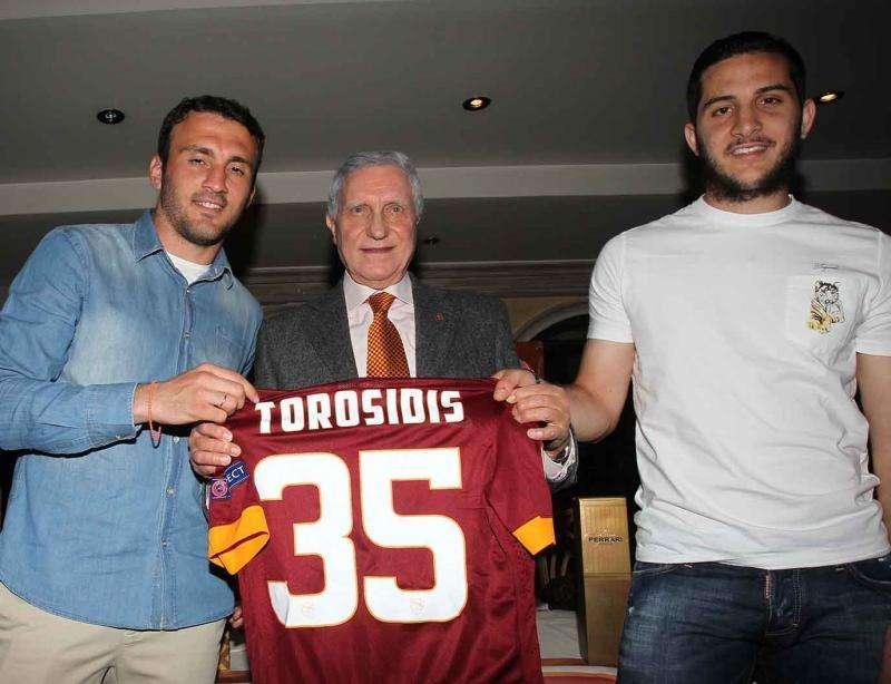 30 anni del Roma Club Ancona, presenti Manolas e Torosidis. Il centrale: "Momento particolare ma arriveremo secondi"