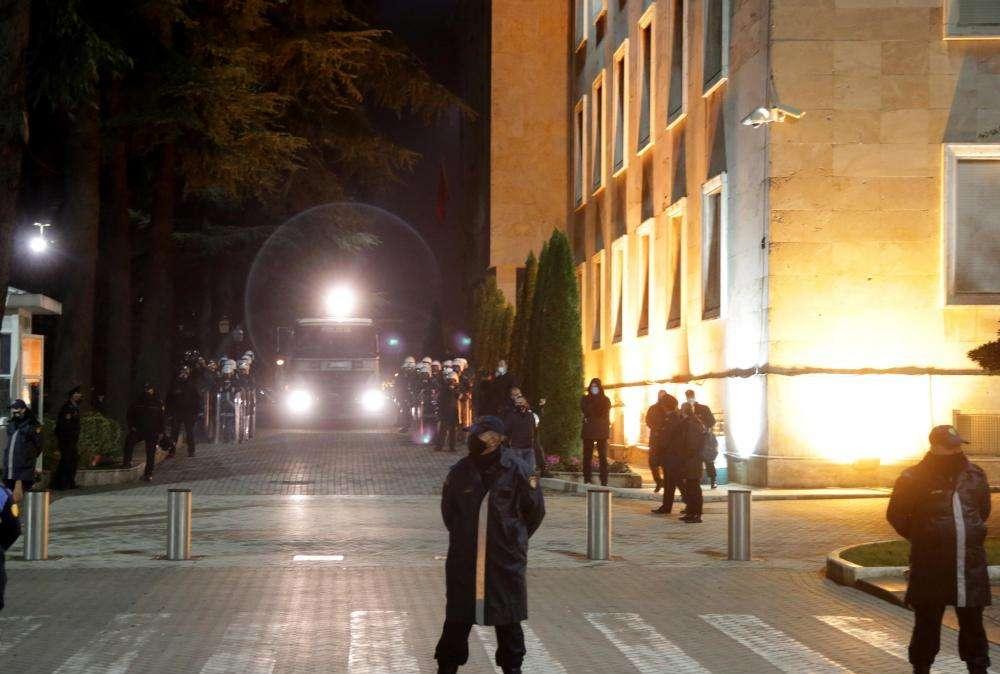 Tirana - Vice DG Polizia ai tifosi: "Attenti! Rischiate 7 anni di reclusione"