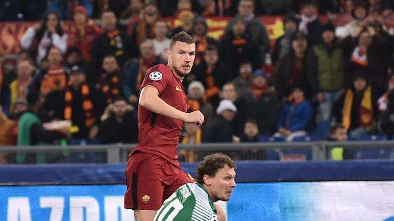 Champions League - Dzeko contende a Messi il premio "Giocatore della settimana"