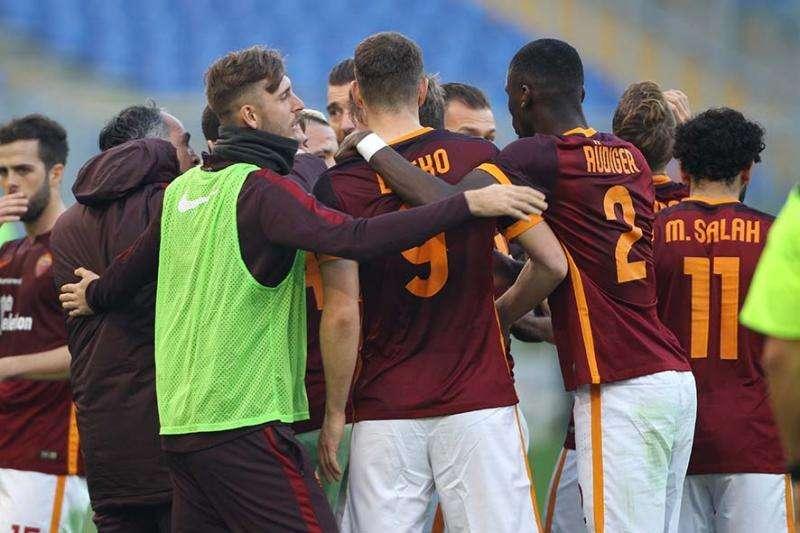 Una vittoria per salutare il 2015. La squadra si stringe attorno a Garcia