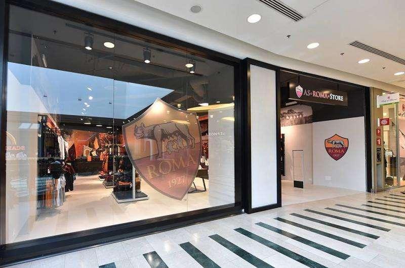 Domani all'AS Roma Store di Roma Est due giallorossi saranno commessi