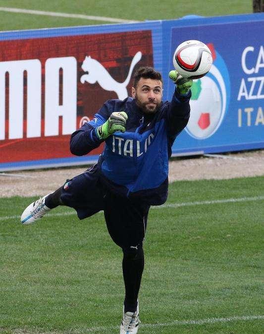 Dalla Francia: offerti 11 milioni di euro per Sirigu