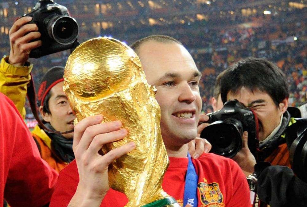 Manchester City choc: offre cento milioni per Iniesta