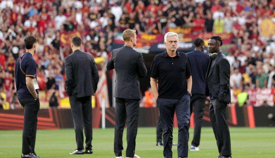 Siviglia-Roma, ovazione della Puskas Arena per Mourinho