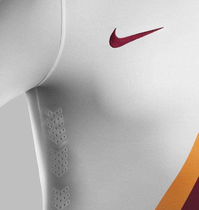 Facebook AS Roma: "Il 21 luglio sarà svelata la maglia Away 2016/17"