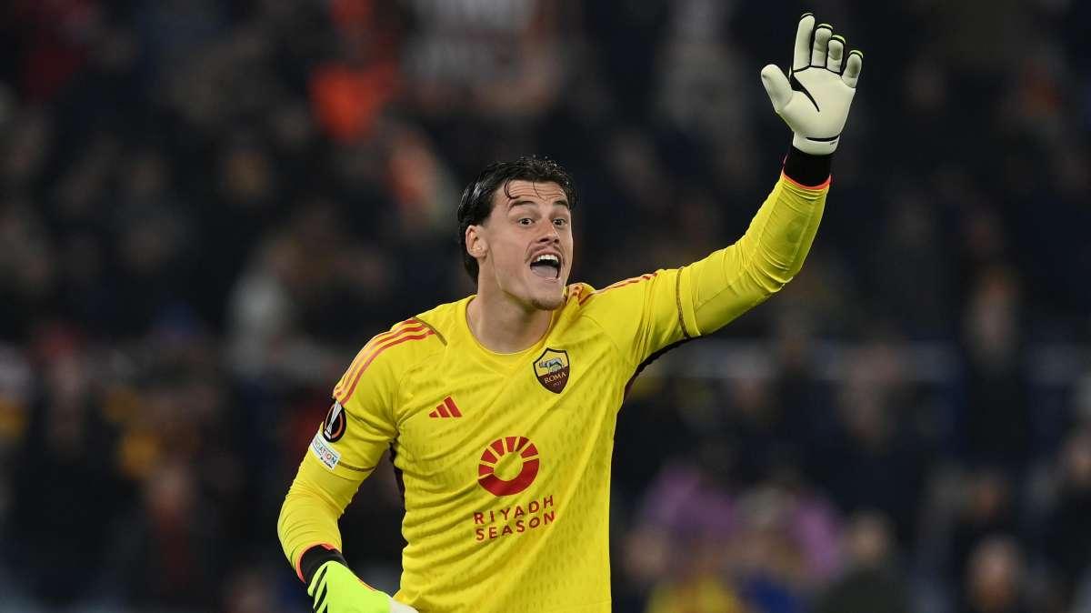 Napoli-Roma 2-2 - La gara sui social: "Punto d'oro considerando un primo tempo distratto. Abbiamo trovato il portiere che ci mancava"