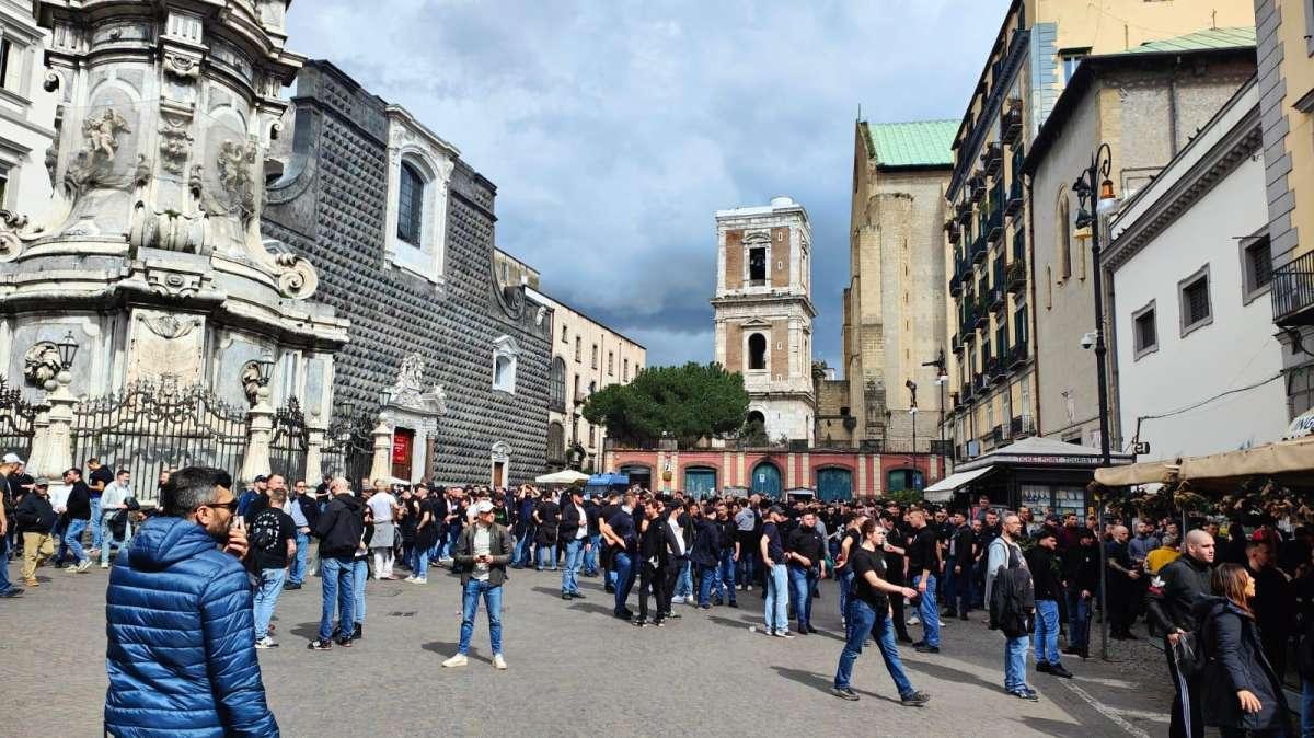Tutti identificati gli ultras dell'Eintracht: 350 in questura a Salerno, 120 hanno già lasciato l'Italia