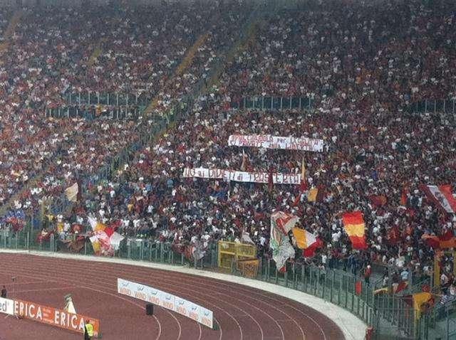 Striscione della Sud contro la Tessera del Tifoso