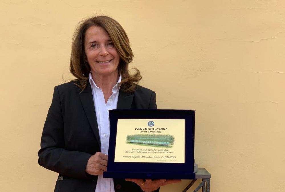 Serie A Femminile, Elisabetta Bavagnoli vince la Panchina d'Oro. Pallotta: "Siamo molto orgogliosi di lei, ha svolto un lavoro notevole". Il coach: "Senza staff, società, squadra e tifosi non sarei qui". FOTO!