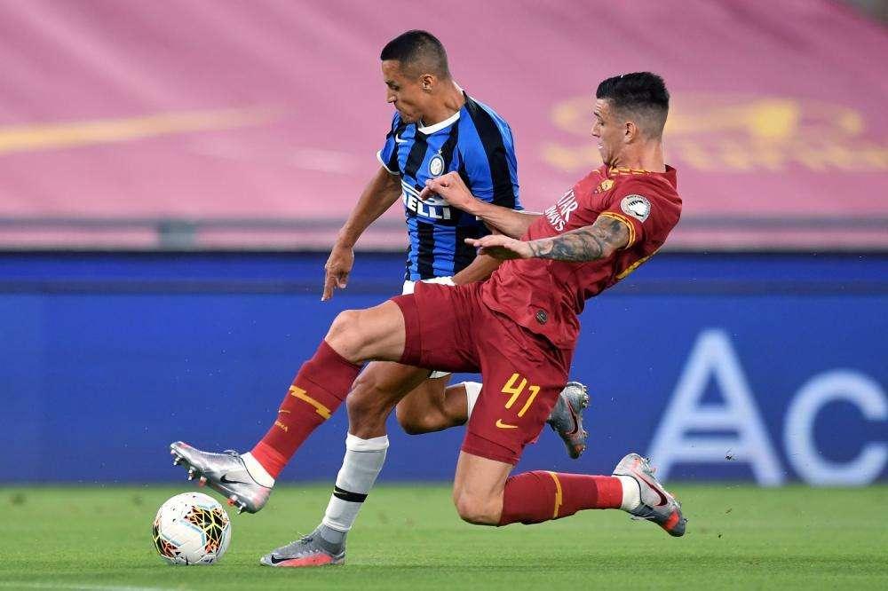 LA VOCE DELLA SERA - La Roma pareggia 2-2 contro l'Inter. Fonseca: "Stiamo migliorando, oggi meritavamo la vittoria". Mkhitaryan: "Siamo sulla strada giusta". Risentimento all'adduttore per Ibanez. Perotti cercato in Arabia