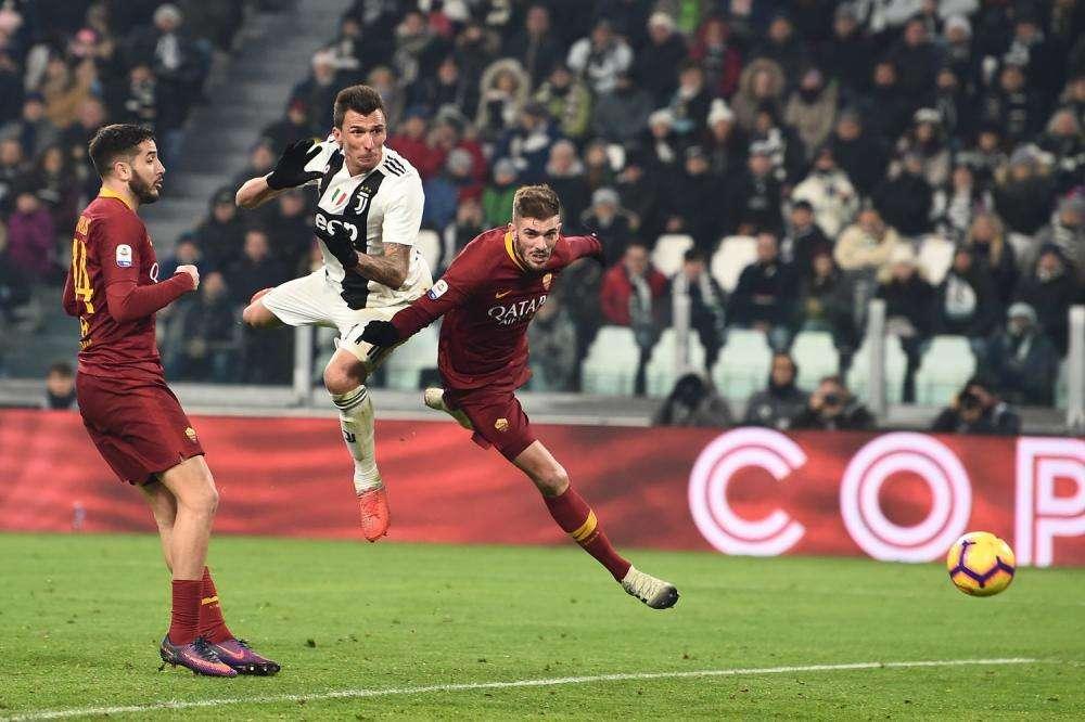 Juventus-Roma 1-0 - La gara sui social: "9 sconfitte su 9, alla decima ci mettono la stelletta sulle maglie"