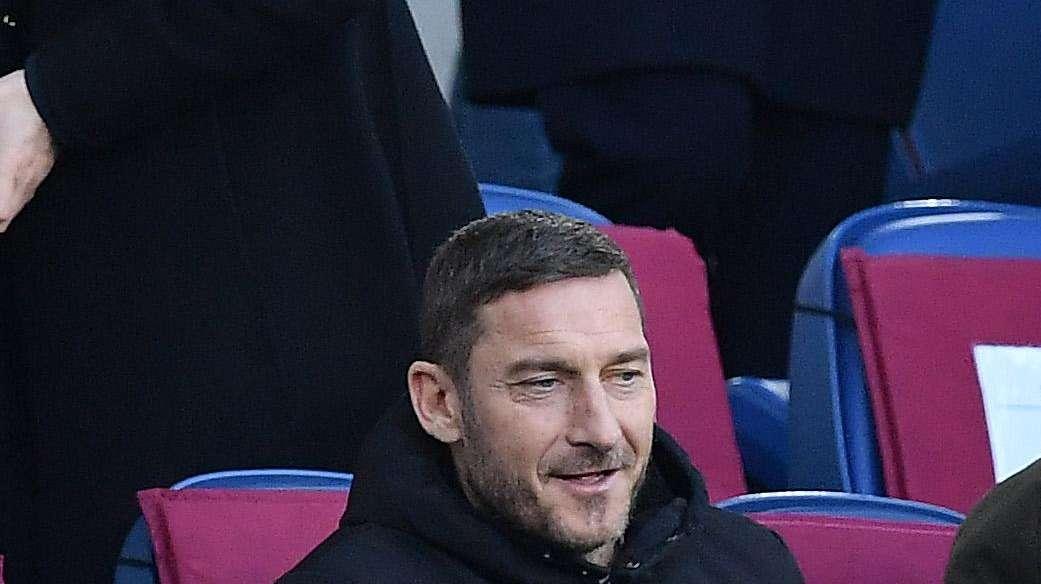 Totti: "Pellegrini sta portando la fascia con dignità e onore. A Mourinho do sempre 10. Dybala? Qualche consiglio potrei darglielo..."