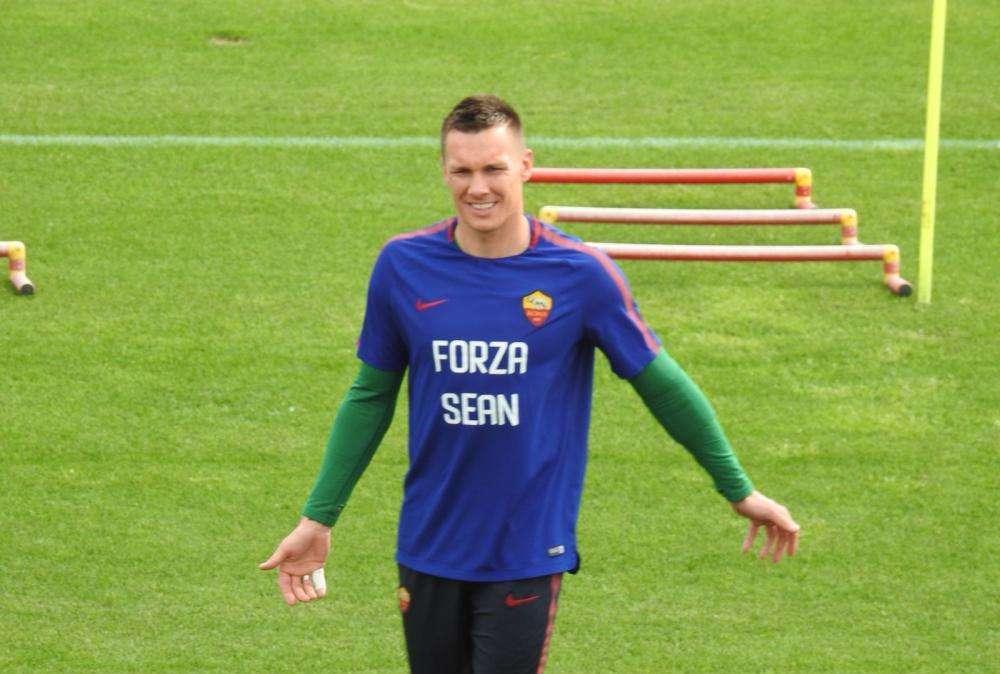 Roma in campo per la rifinitura con una dedica per Sean Cox. FOTO!