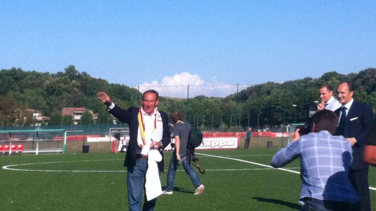 Un centinaio di tifosi presenti a Trigoria, cancelli aperti al "Di Bartolomei". FOTO!