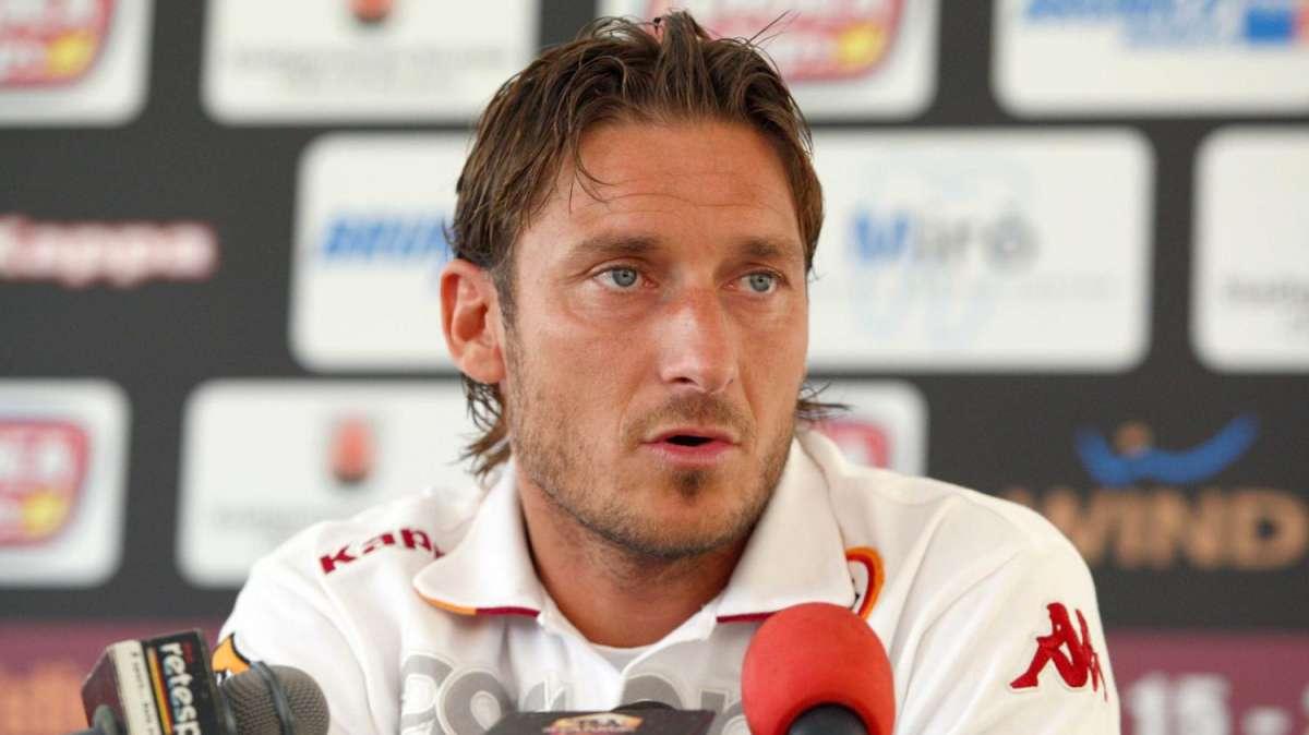 Totti: "Tra noi non ci sono mele marce"