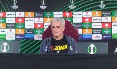 TRIGORIA - Mourinho: "Fiducia totale in Abraham. Non giocherà la stessa squadra dell'andata. Non parlo degli arbitri"