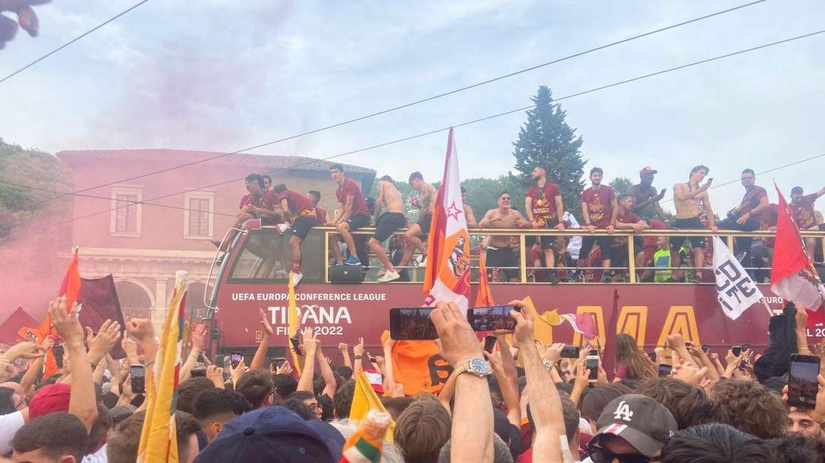 FESTA DELLA ROMA - Mancini scatenato! VIDEO!