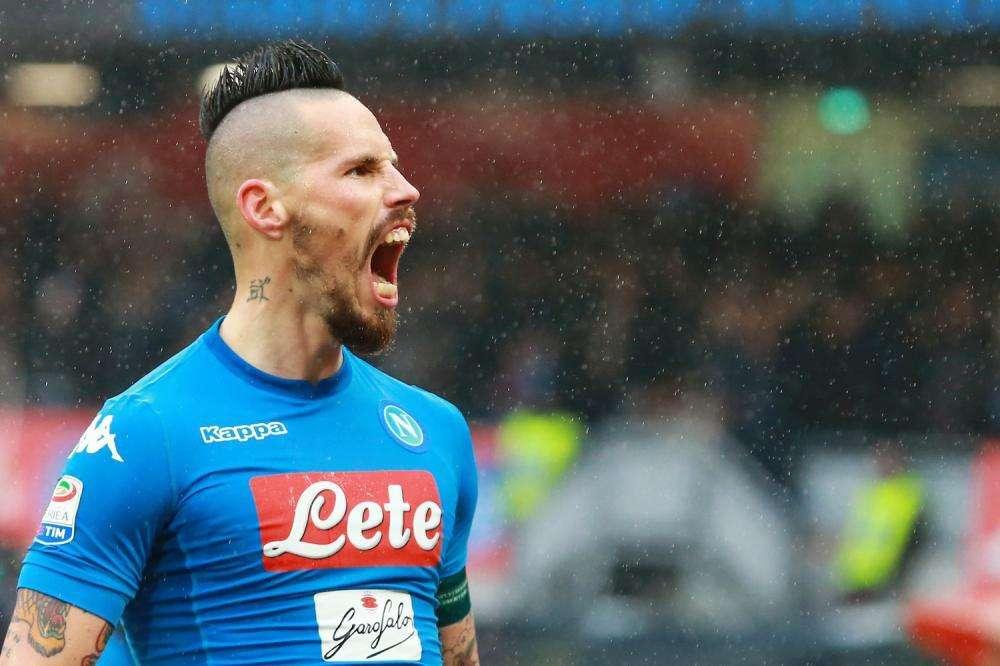 Napoli, Hamsik non si allena a causa dell'influenza. Differenziato per Chiriches