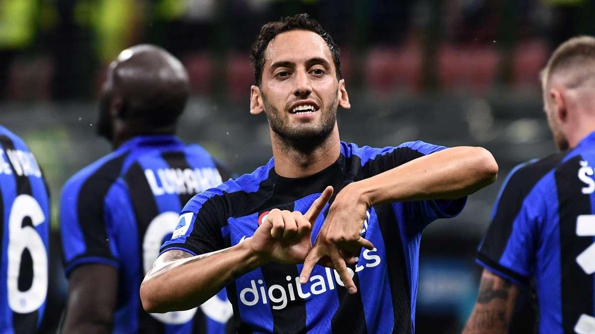 Inter, vicino il rientro in gruppo di Calhanoglu, più indietro Lukaku