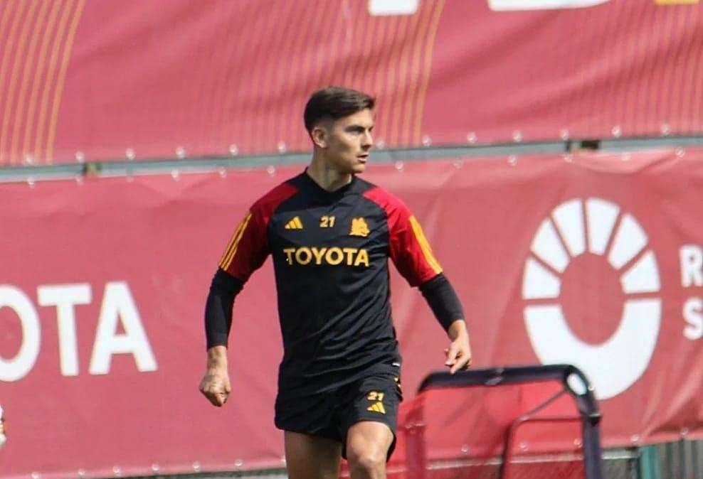 TRIGORIA - Dybala si allena con il gruppo