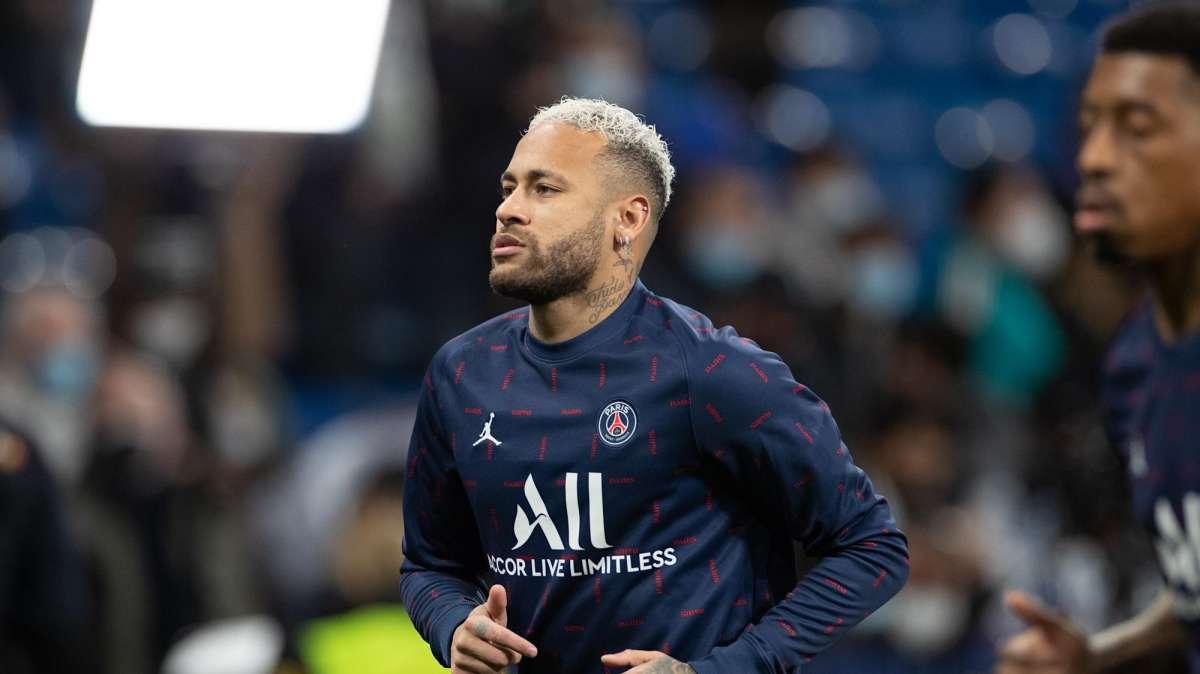 PSG, la permanenza di Mbappé apre alla cessione di Neymar: il brasiliano finisce sul mercato