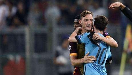 Totti fa gli auguri a Messi per i suoi 30 anni. VIDEO!