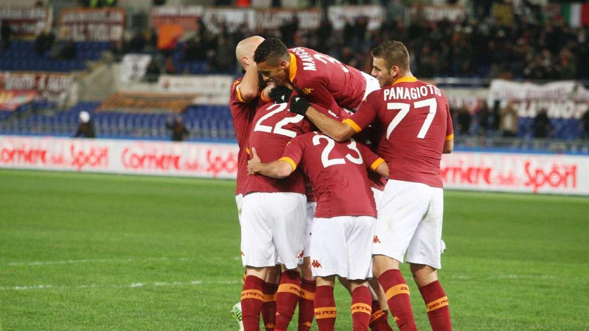 LA VOCE DELLA SERA - Ultimo allenamento del 2012 per la Roma, risentimento muscolare per Totti. Osvaldo raggiungerà la squadra in Italia