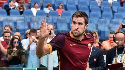 Twitter, gli auguri dei compagni a Strootman: "Ti aspettiamo presto in campo con noi"