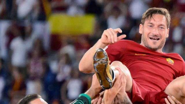 La dedica della Roma a Totti per il premio alla carriera. VIDEO!