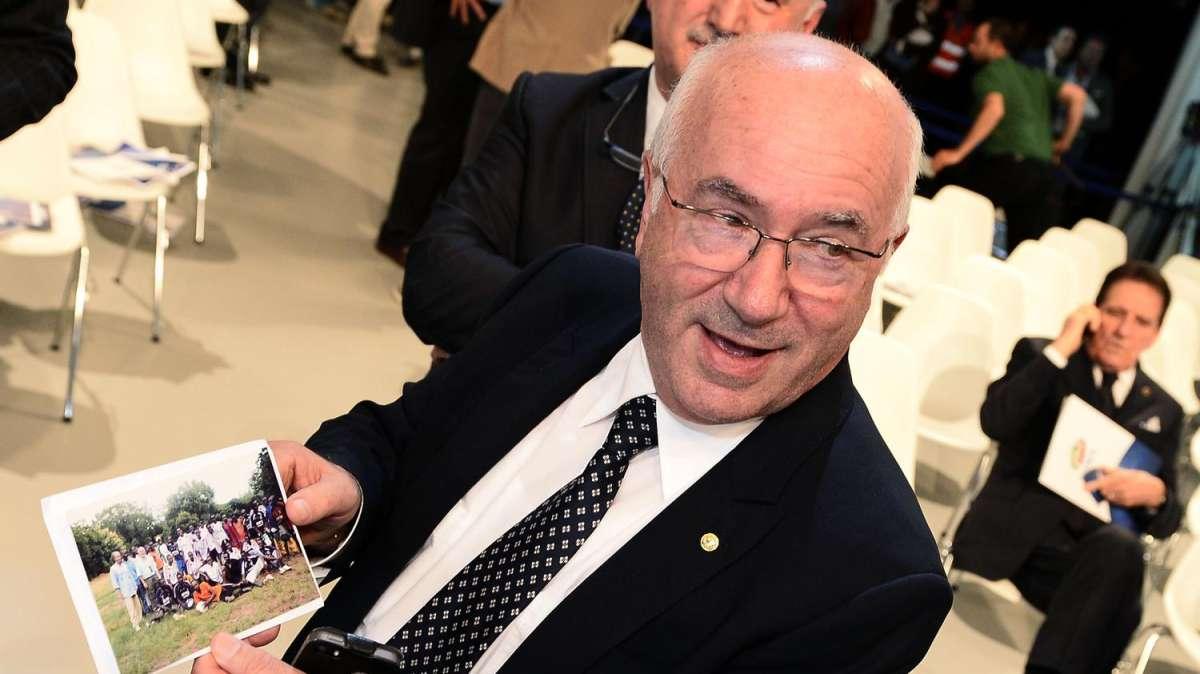 Tavecchio: "Vado avanti"