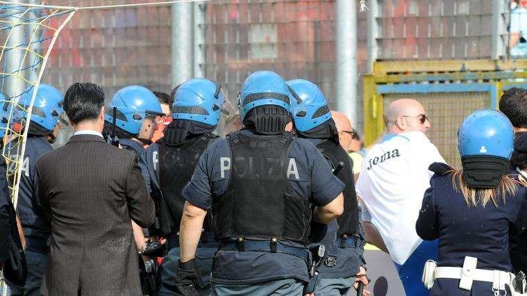 Scontri tra le tifoserie fuori dal Bentegodi: 21 i fermati