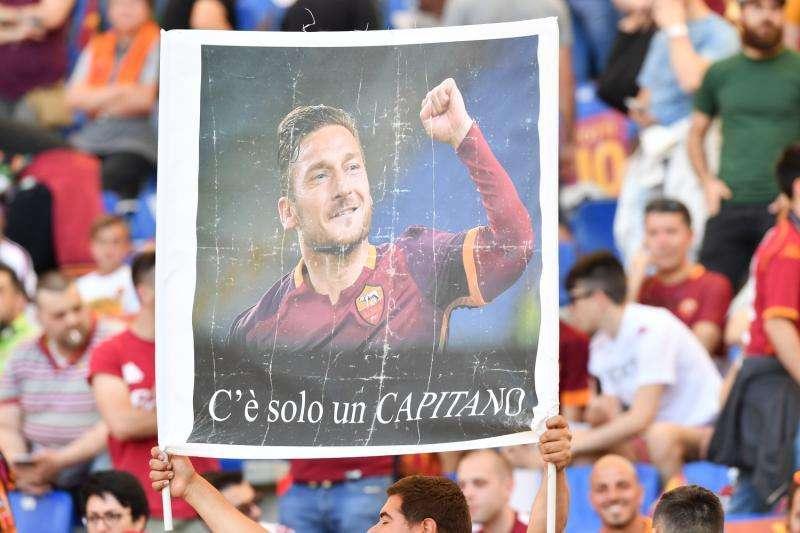 Laura Macchi ospite a Trigoria: "Incontrare Totti il sogno di una vita. Un simbolo non solo per il calcio"