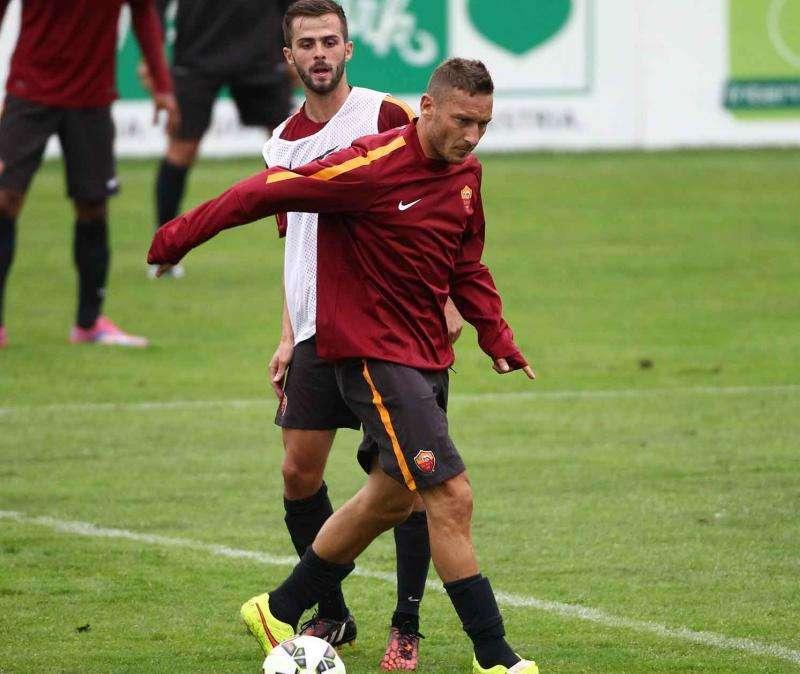 Instagram, Pjanic con Totti e Nainggolan: "Fuoriclasse e amici"