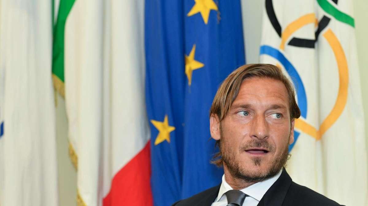 Totti: "Mi piacerebbe riparlare con Spalletti. CR7 va rispettato, so cosa si prova a essere messi da parte. Messi è il più forte ma è sotto Maradona"
