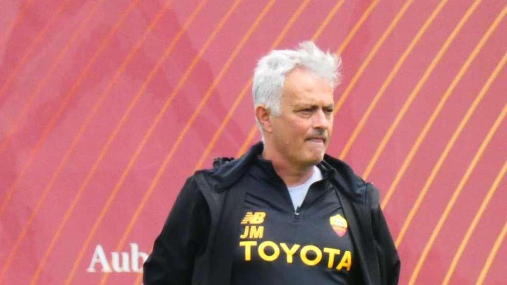 Mourinho: "Abbiamo la personalità e l'esperienza per farcela. Giocare nel loro stadio non farà la differenza per noi"