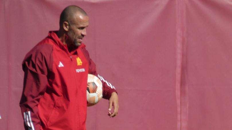 Giacomazzi: "De Rossi ha passione. I tifosi della Roma sono spettacolari"