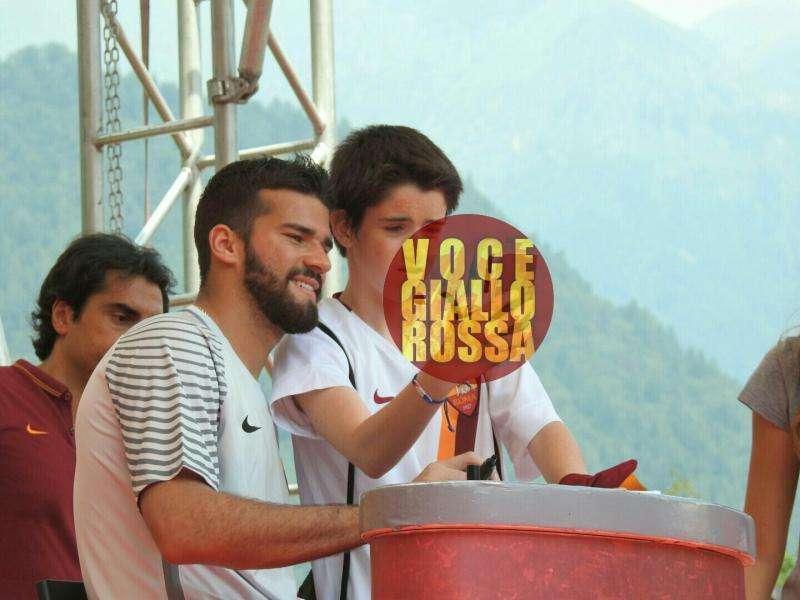 Alisson e Crisanto firmano autografi al Fan Village. FOTO!