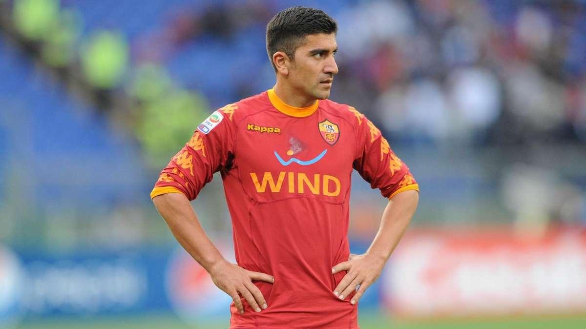 Trigoria - De Rossi regolarmente in gruppo, Pizarro potrebbe partire dalla panchina, provati con i titolari Taddei e Totti