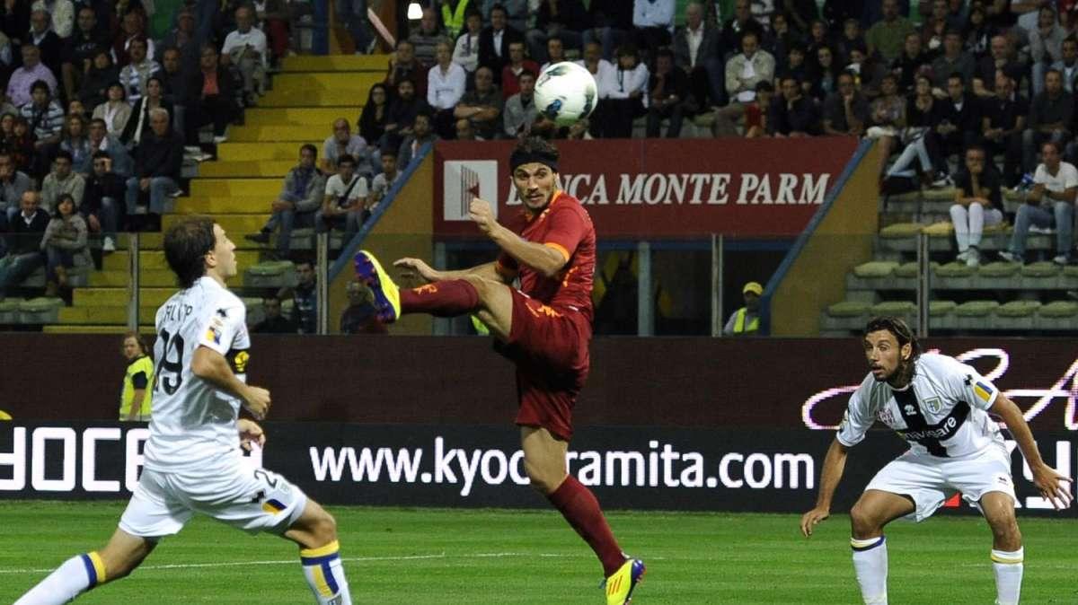 Parma-ROMA 0-1. Osvaldo decide l'incontro con un bel colpo di testa. Ultimi minuti di sofferenza, ma arriva la prima vittoria di Lucho