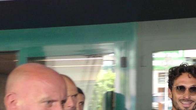 Calciomercato Roma - Atterrato Hummels: subito foto e autografi con i tifosi. FOTO! VIDEO!