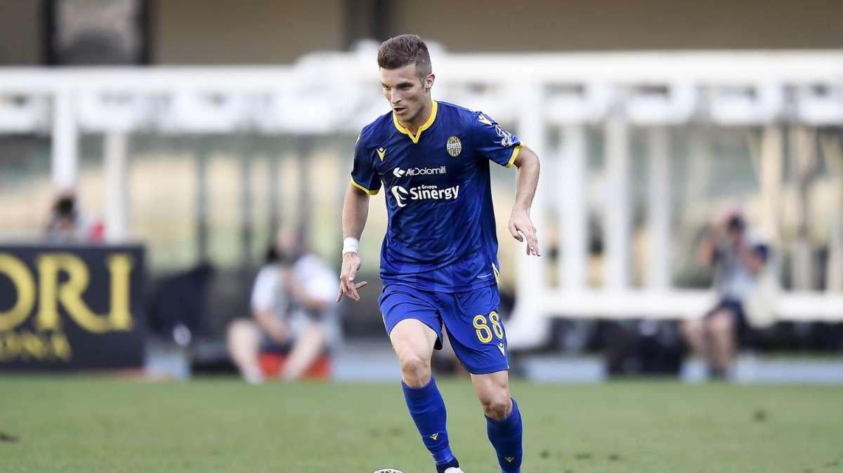 Hellas Verona, distorsione al ginocchio sinistro per Lazovic
