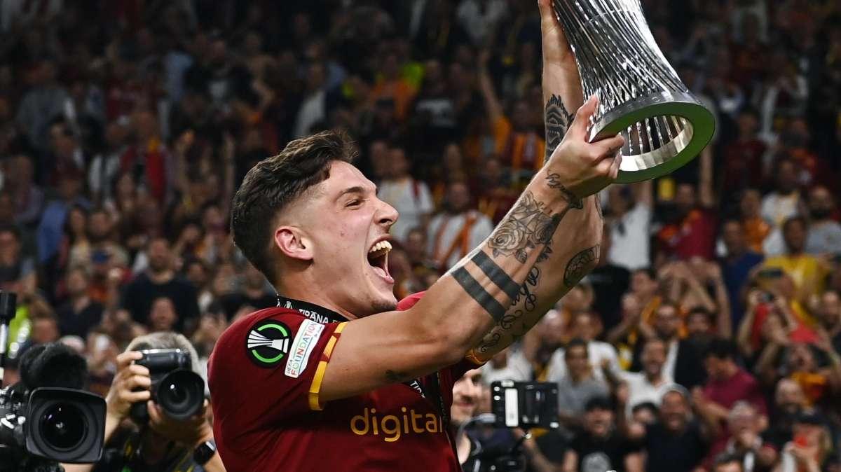 Zaniolo sfida per la prima volta la Roma: dal gol di Tirana ai fischi dell'Olimpico