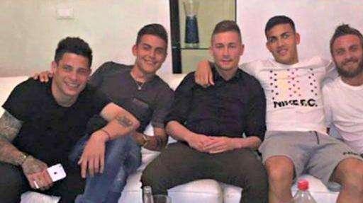 Instagram, Dybala vede Il Superclasico con Paredes, De Rossi e Iturbe. FOTO!