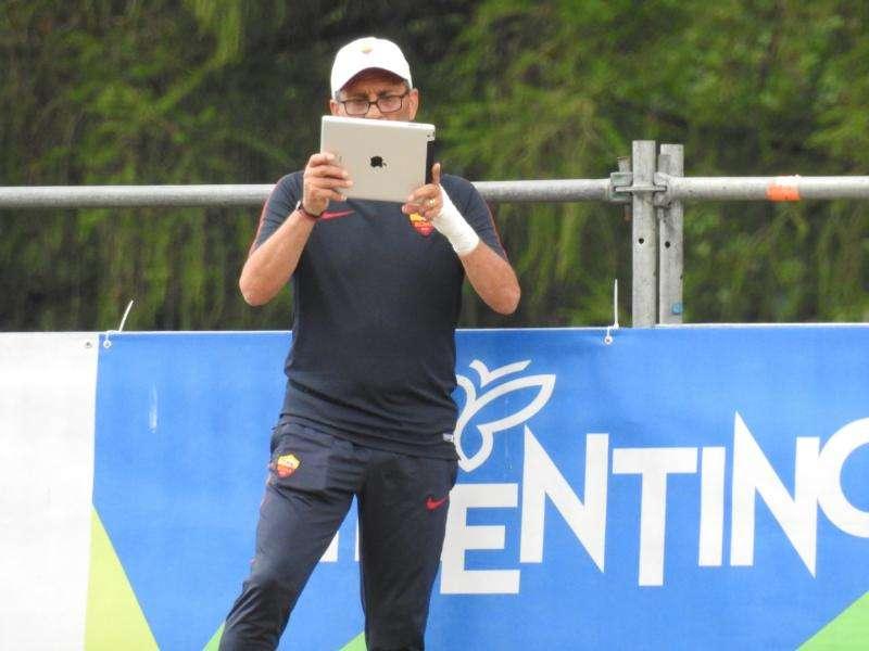 Danilo Pierini filma l'allenamento con il tablet. FOTO!
