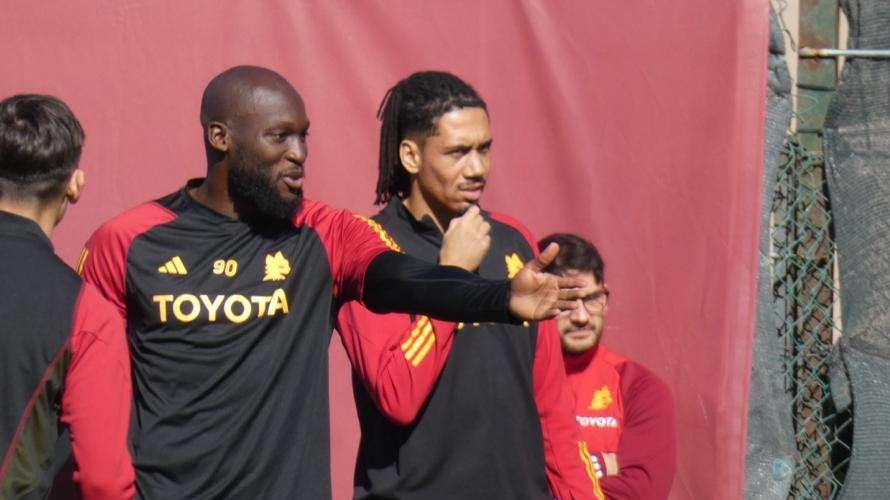 TRIGORIA - Squadra in campo dopo la sala video. Presenti Smalling e Cristante. FOTO! VIDEO!