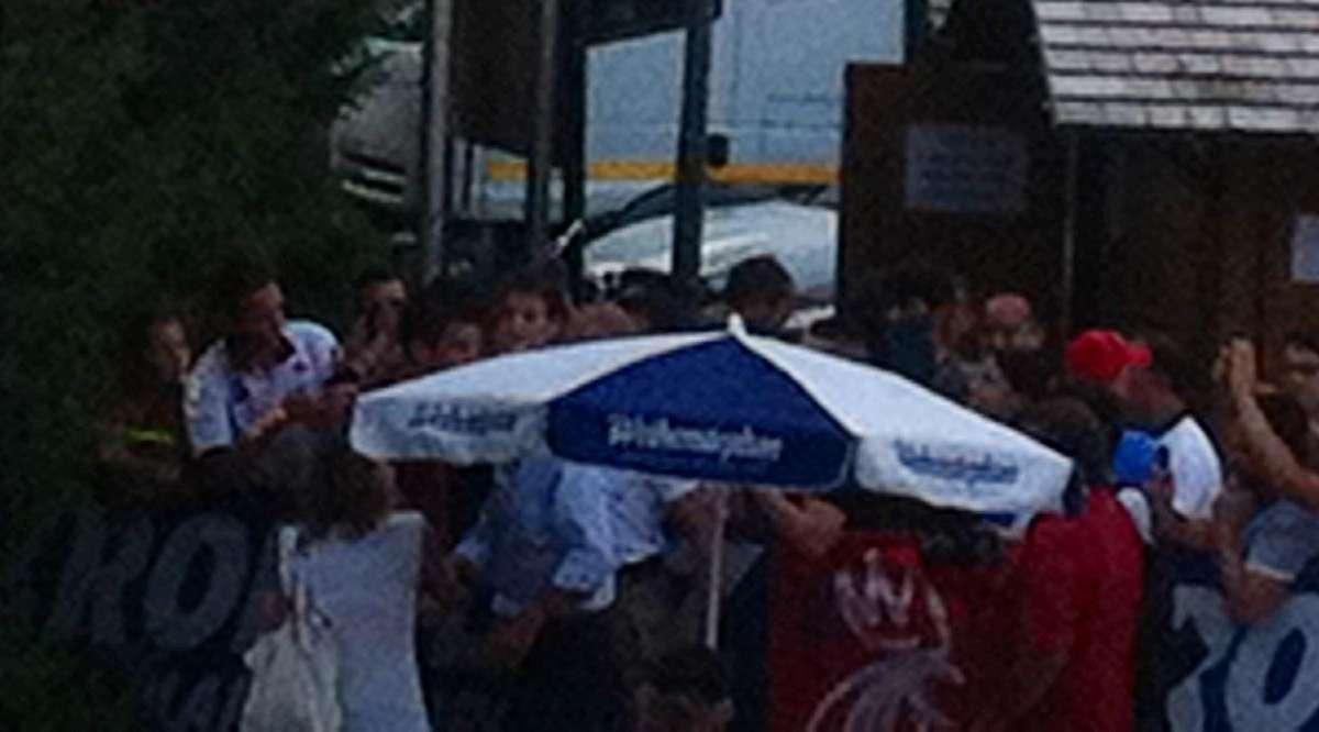 Primi autografi giallorossi per Strootman. FOTO!