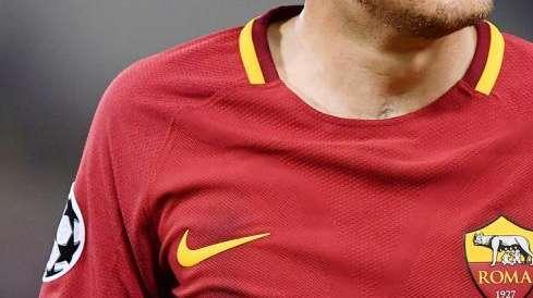 Anticipazione sulla maglia casalinga della Roma 2018/19. FOTO!