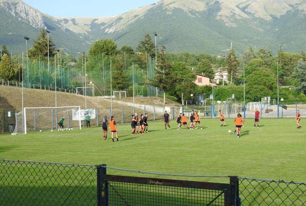 NORCIA - Esercitazioni con il pallone e partitella nel pomeriggio. Tripletta per Bernauer. Out Bonfantini e Soffia, a parte Zecca. FOTO! 