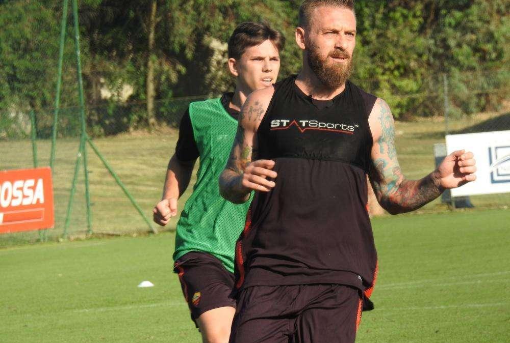 De Rossi: "Posso ancora essere forte nonostante la mia età. Per noi calciatori stare qui a Trigoria è un sogno. La Juve ha fatto un grande colpo ma poi il calcio va giocato". VIDEO!