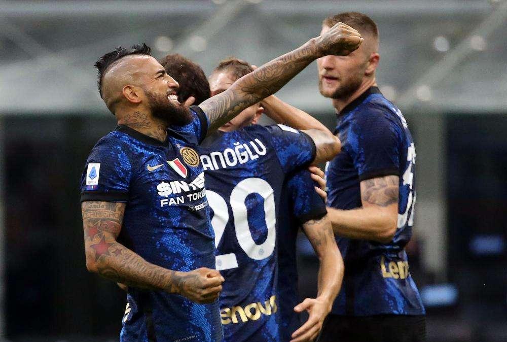 Inter, risentimento muscolare per Vidal